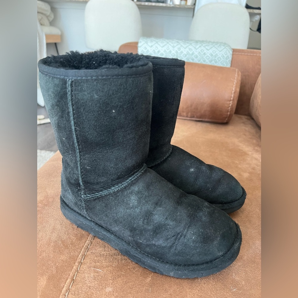 Black Uggs Classic Short 6W